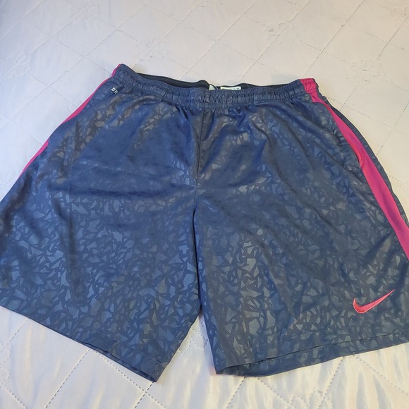 Nike Pants - Nike Dri-FIT Women XXL Navy Geometric Shard Athletic Soccer Shorts Pink Stripe